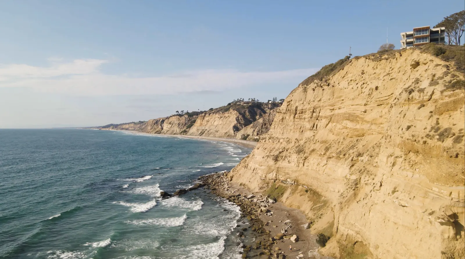 The Pacific Ocean and sandstone cliffs along nearby Torrey Pines State Beach